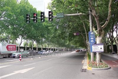 “辦好一個(gè)會(huì)，提升一座城”給市民帶來(lái)滿(mǎn)滿(mǎn)獲得感：“這樣的改變，我們驚喜；這樣的鄭州，我們喜歡！”